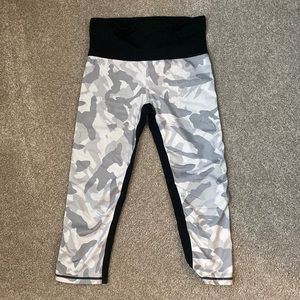 Camo crop leggings